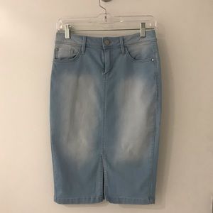 ✨NEVER WORN✨ RW&Co denim stretch skirt